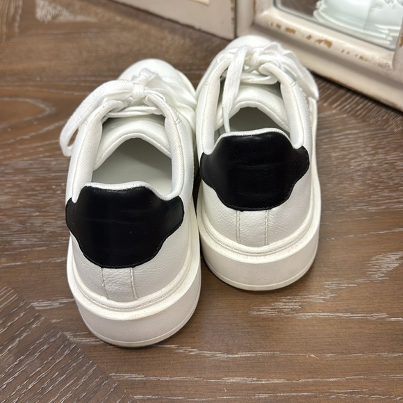 Steve Madden Catcher Sneakers 6.5 - Picture 4 of 8